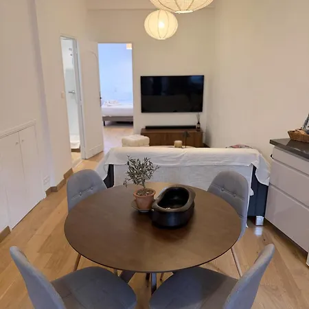 Appartement, 2 Pieces Traversant, Balcon, & Forville & Suquet 아파트 칸느