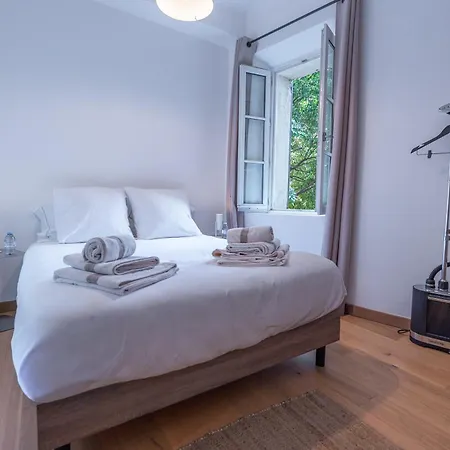 Appartement, 2 Pieces Traversant, Balcon, & Forville & Suquet 公寓 *