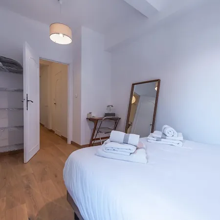 Апартаменты Appartement, 2 Pieces Traversant, Balcon, & Forville & Suquet *