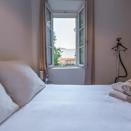 公寓 Appartement, 2 Pieces Traversant, Balcon, & Forville & Suquet 戛纳