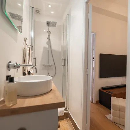 Appartement, 2 Pieces Traversant, Balcon, & Forville & Suquet * Канны