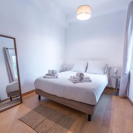 아파트 Appartement, 2 Pieces Traversant, Balcon, & Forville & Suquet
