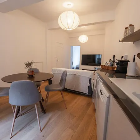 Appartement, 2 Pieces Traversant, Balcon, & Forville & Suquet Апартаменты