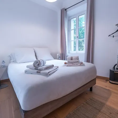 Appartement, 2 Pieces Traversant, Balcon, & Forville & Suquet *